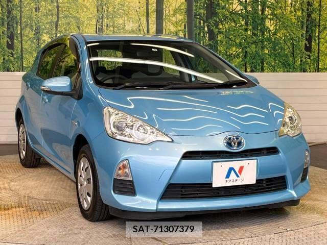 Toyota AQUA 2013-09 389269-16