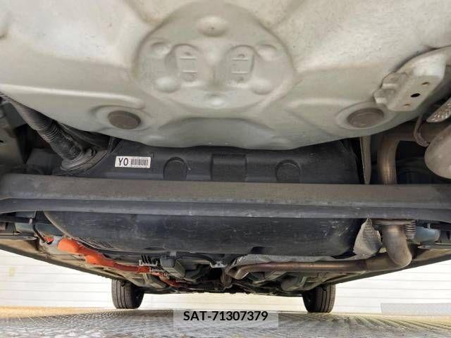 Toyota AQUA 2013-09 389269-19