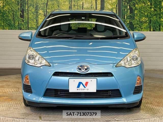 Toyota AQUA 2013-09 389269-14
