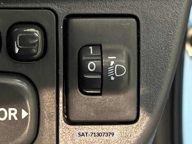 Toyota AQUA 2013-09 389269-6
