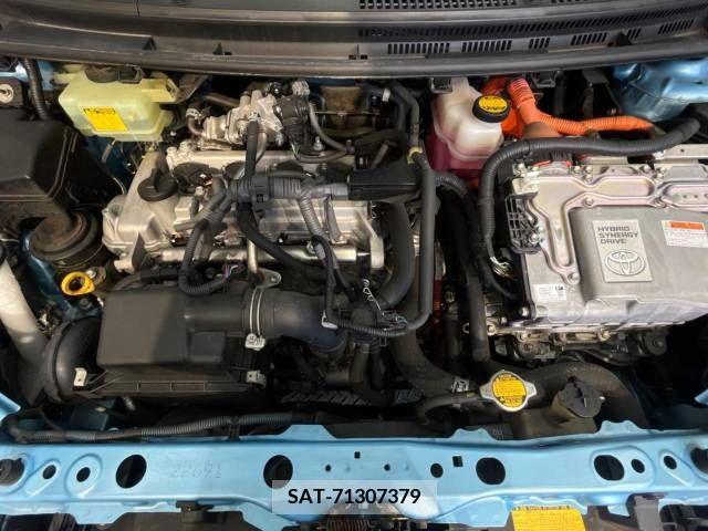 Toyota AQUA 2013-09 389269-18