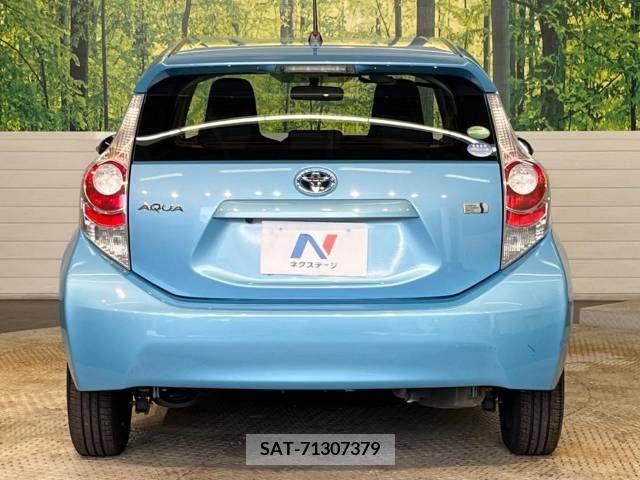 Toyota AQUA 2013-09 389269-15