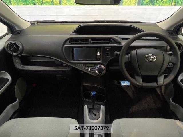 Toyota AQUA 2013-09 389269-1