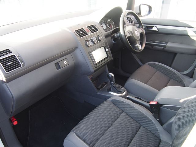 VolksWagen GOLF TOURAN 2013-08 1678-6