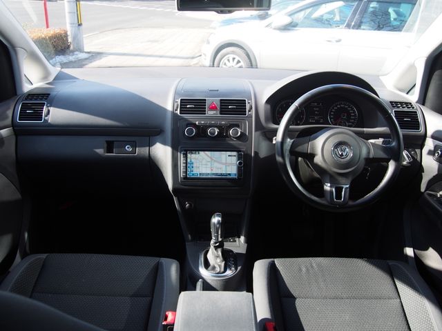 VolksWagen GOLF TOURAN 2013-08 1678-1