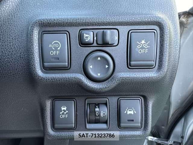 Nissan NOTE 2017-05 279934-12