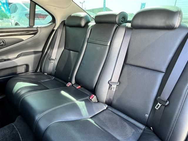 Lexus LS 2013-02 895-18