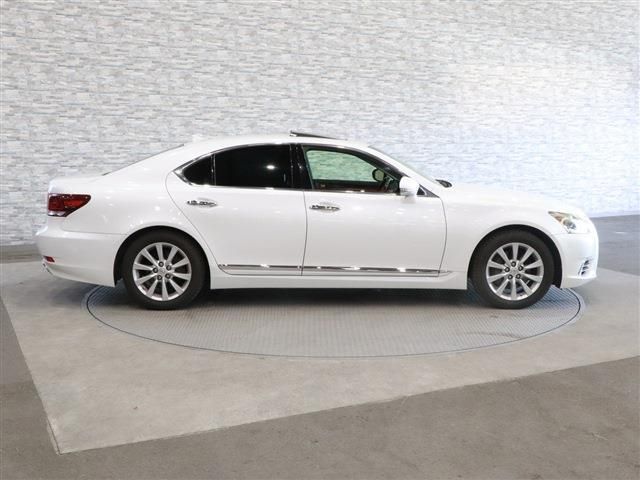 Lexus LS 2013-02 895-6