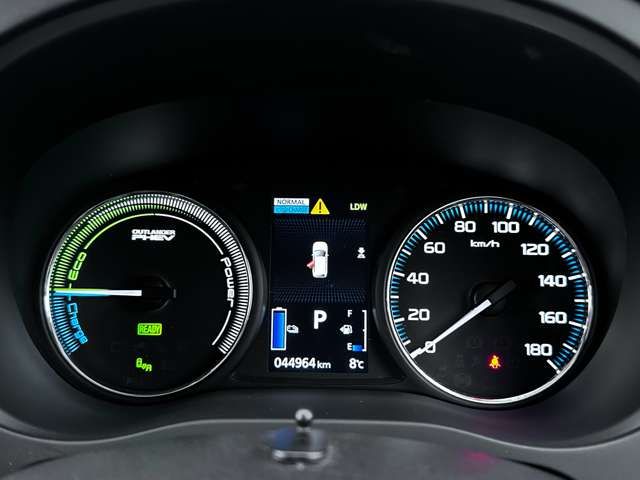 Mitsubishi OUTLANDER PHEV 2017-08 436-10