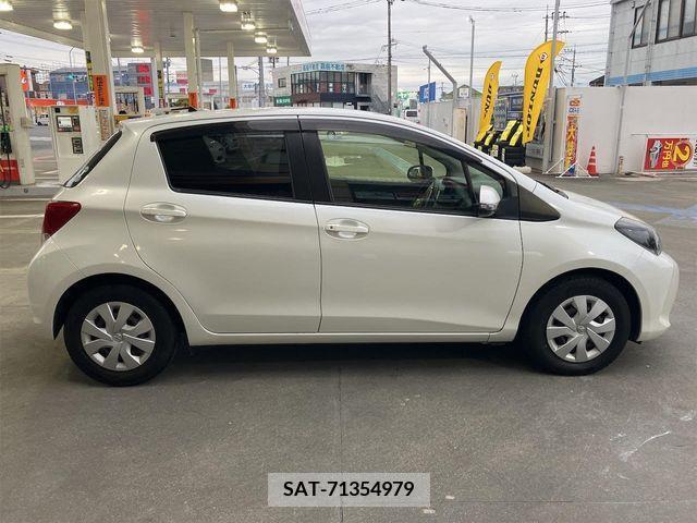 Toyota VITZ 2015-08 374554-5