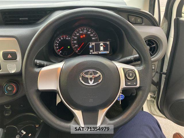 Toyota VITZ 2015-08 374554-1