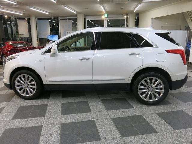 Cadillac XT5 2018-06 185093-17
