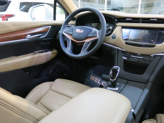 Cadillac XT5 2018-06 185093-20