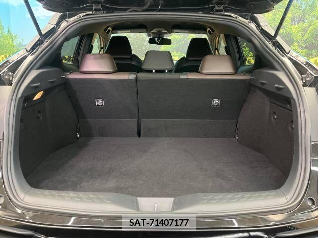 Toyota C-HR 2017-09 264105-11