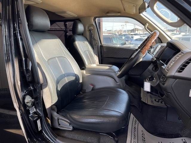 Toyota HIACE VAN 2009-10 196536-8