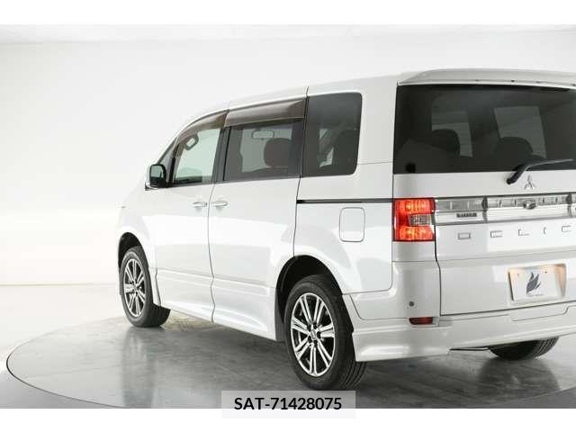 Mitsubishi DELICA D5 2010-07 216514-6