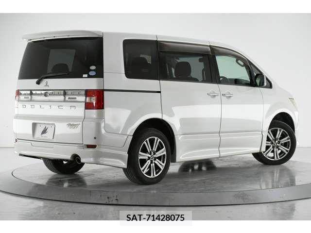Mitsubishi DELICA D5 2010-07 216514-1