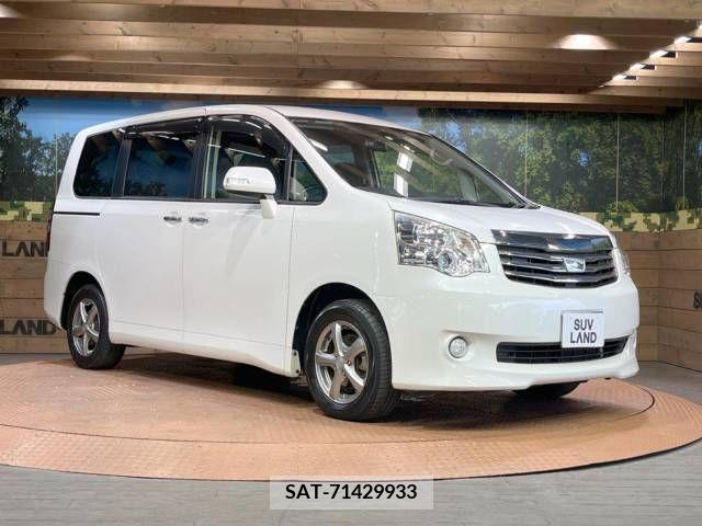Toyota NOAH 2013-09 378520-17