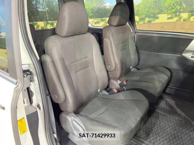 Toyota NOAH 2013-09 378520-9