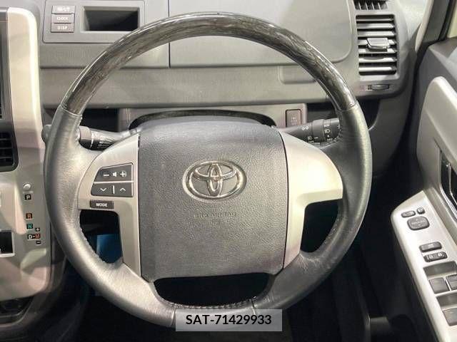 Toyota NOAH 2013-09 378520-12