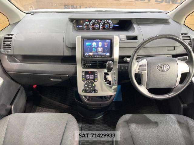 Toyota NOAH 2013-09 378520-1