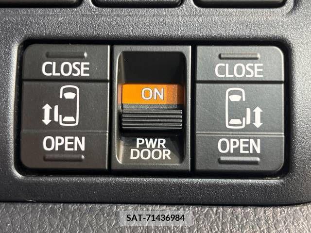 Toyota VOXY HYBRID 2018-07 322823-7