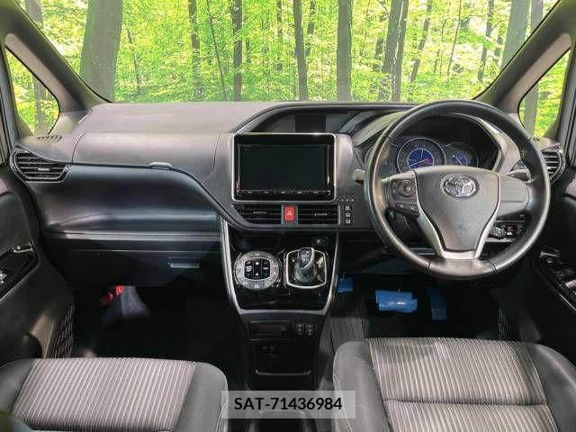 Toyota VOXY HYBRID 2018-07 322823-1