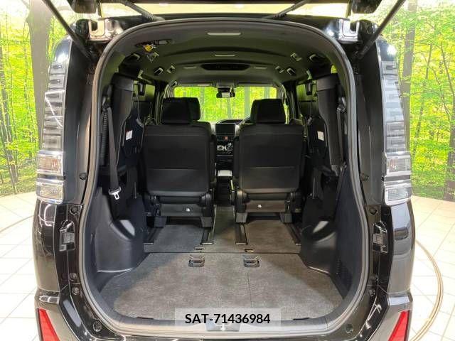 Toyota VOXY HYBRID 2018-07 322823-12