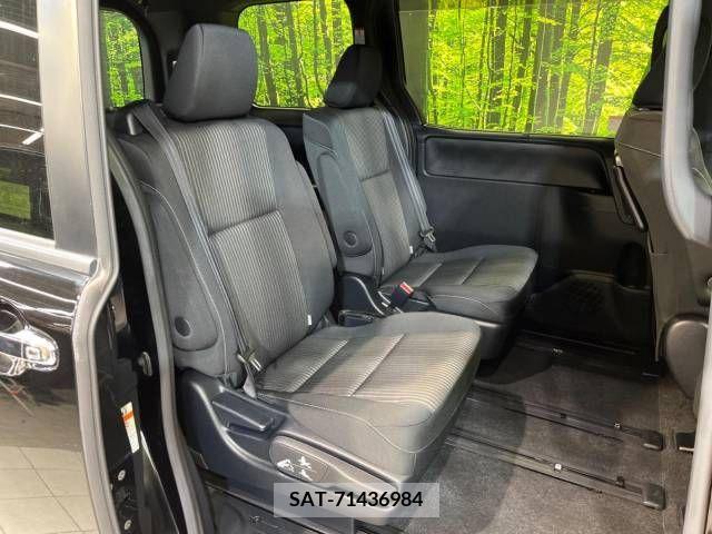 Toyota VOXY HYBRID 2018-07 322823-10