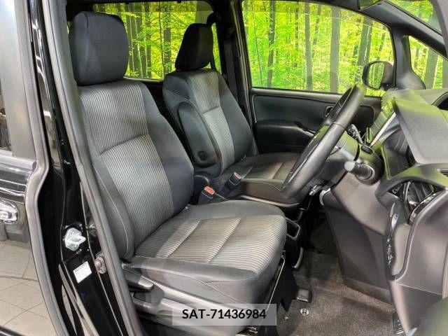 Toyota VOXY HYBRID 2018-07 322823-9