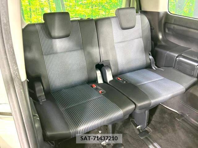 Toyota VOXY 2017-07 245635-10