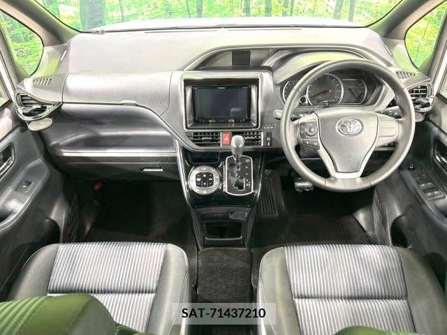 Toyota VOXY 2017-07 245635-1