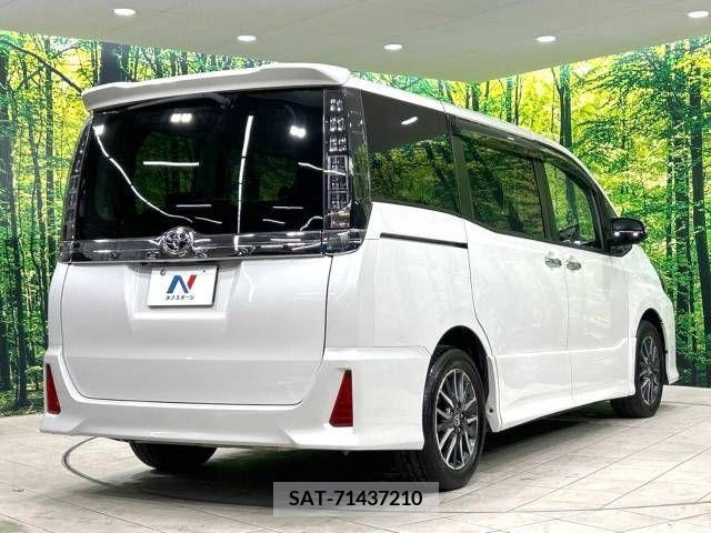 Toyota VOXY 2017-07 245635-18
