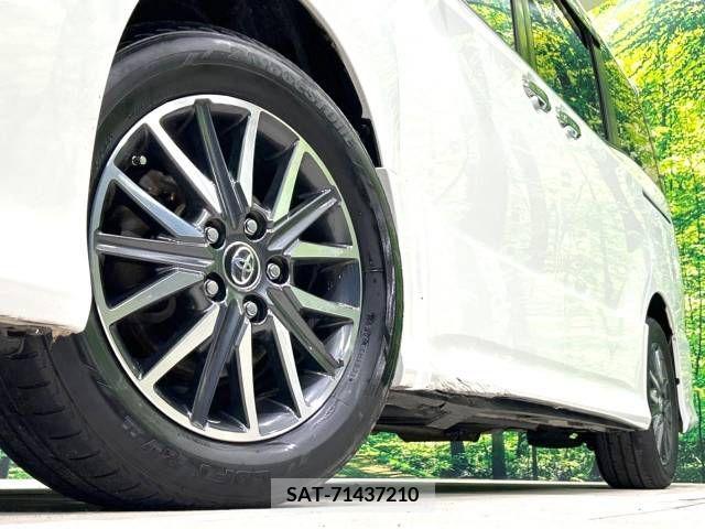 Toyota VOXY 2017-07 245635-14