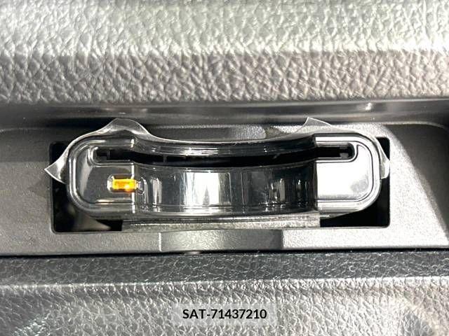 Toyota VOXY 2017-07 245635-6