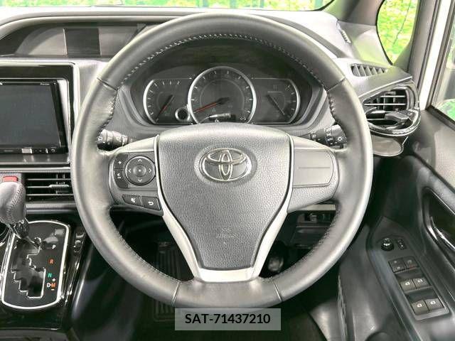 Toyota VOXY 2017-07 245635-12