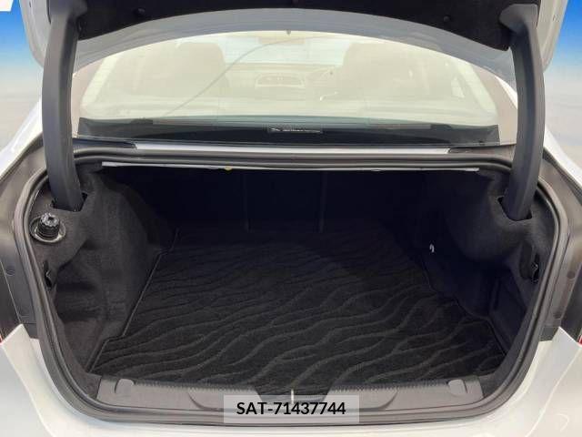 Jaguar XE 2018-03 219959-12