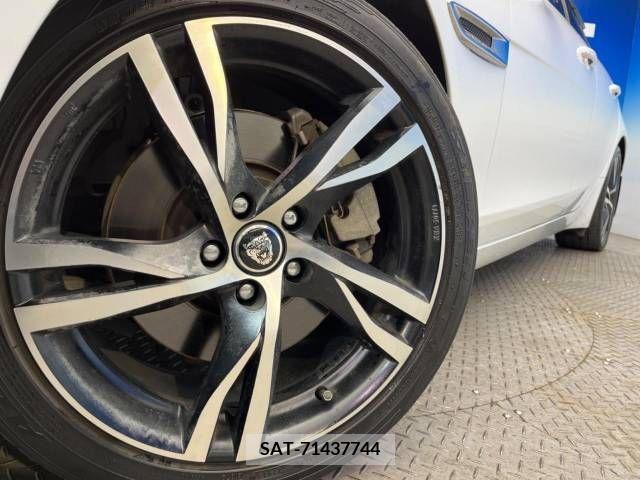 Jaguar XE 2018-03 219959-14