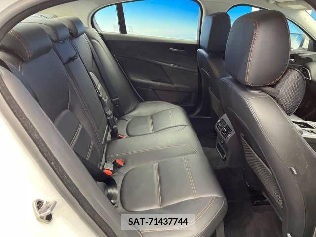 Jaguar XE 2018-03 219959-9