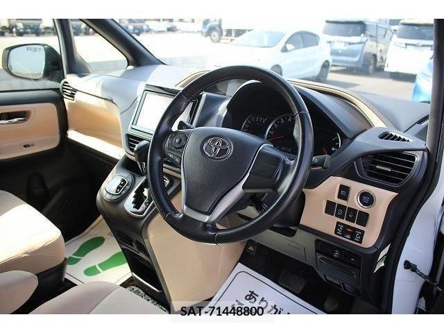 Toyota NOAH 2014-04 230061-12