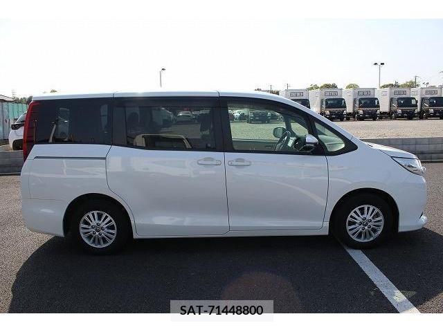 Toyota NOAH 2014-04 230061-7