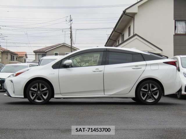 Toyota PRIUS 2019-08 298217-4