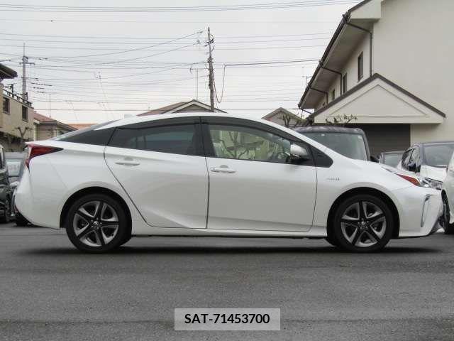 Toyota PRIUS 2019-08 298217-3