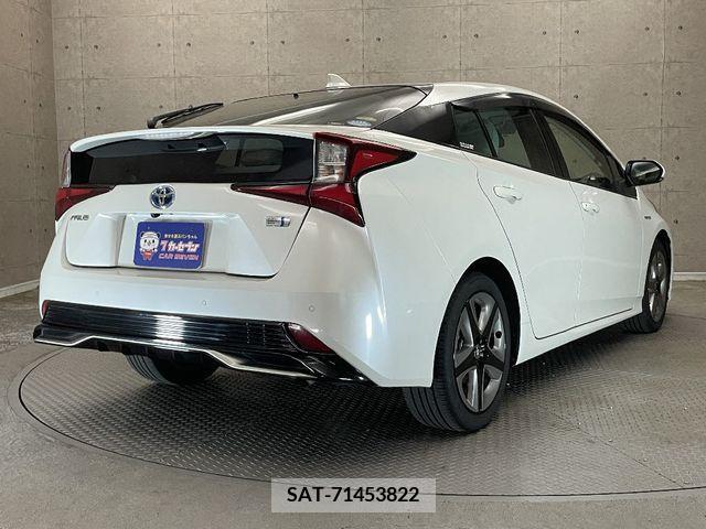 Toyota PRIUS 2019-10 366520-1