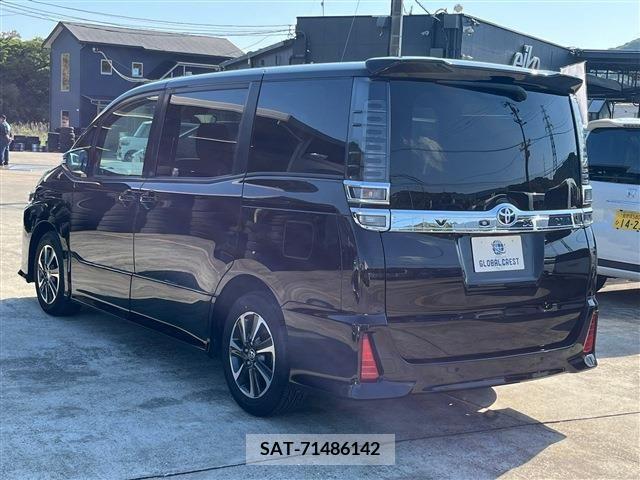 Toyota VOXY 2021-01 289195-9