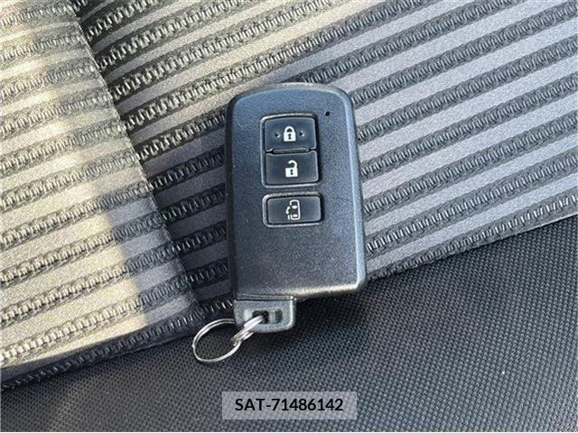 Toyota VOXY 2021-01 289195-28