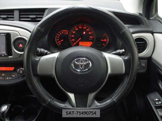 Toyota VITZ 2011-06 288635-13
