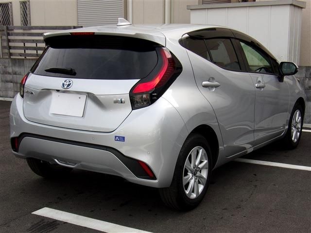 Toyota AQUA 2021-08 184009-1