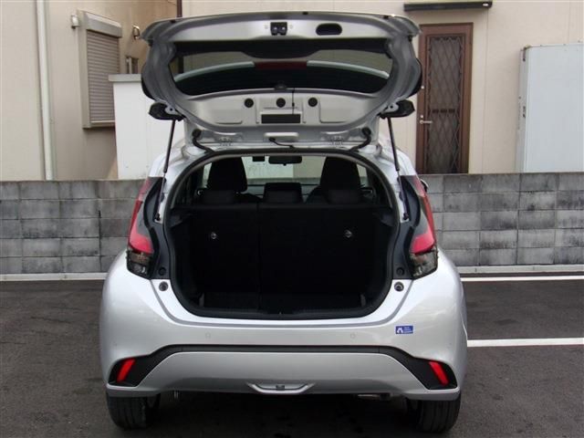Toyota AQUA 2021-08 184009-7