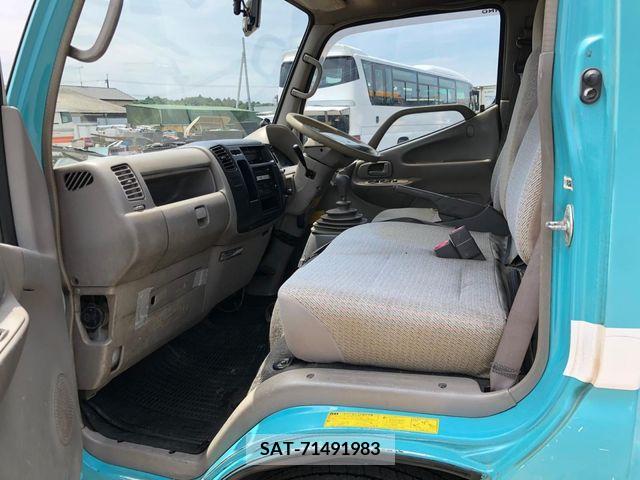 Hino DUTRO 2004-04 377336-8
